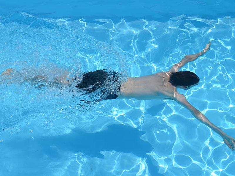 怎么判斷泳池水質(zhì)是否合格